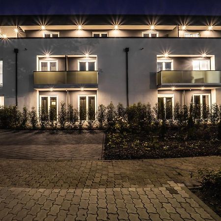 Апарт отель Boardinghouse Karlsdorf-Neuthard Экстерьер фото