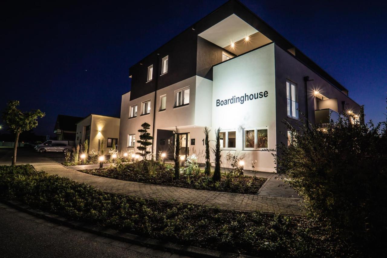 Апарт отель Boardinghouse Karlsdorf-Neuthard Экстерьер фото