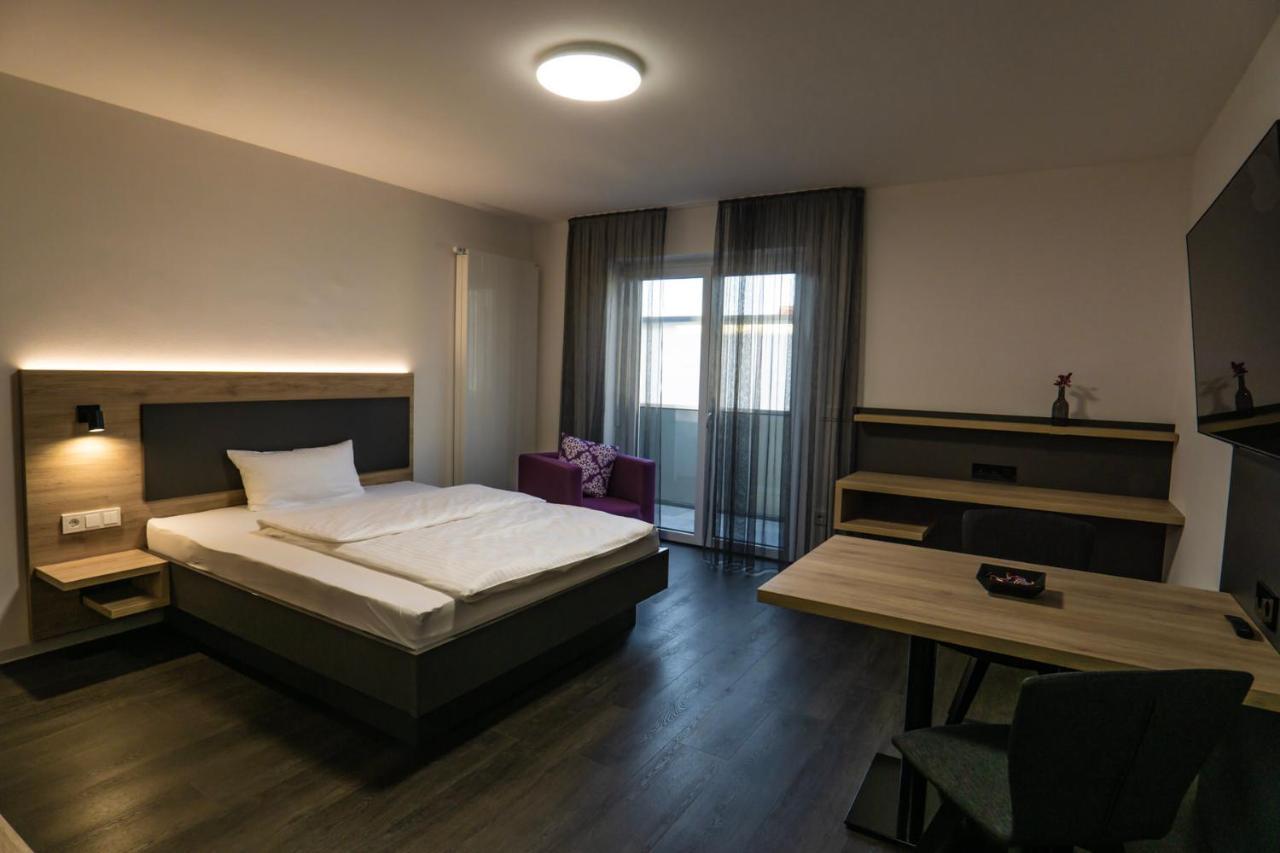 Апарт отель Boardinghouse Karlsdorf-Neuthard Экстерьер фото