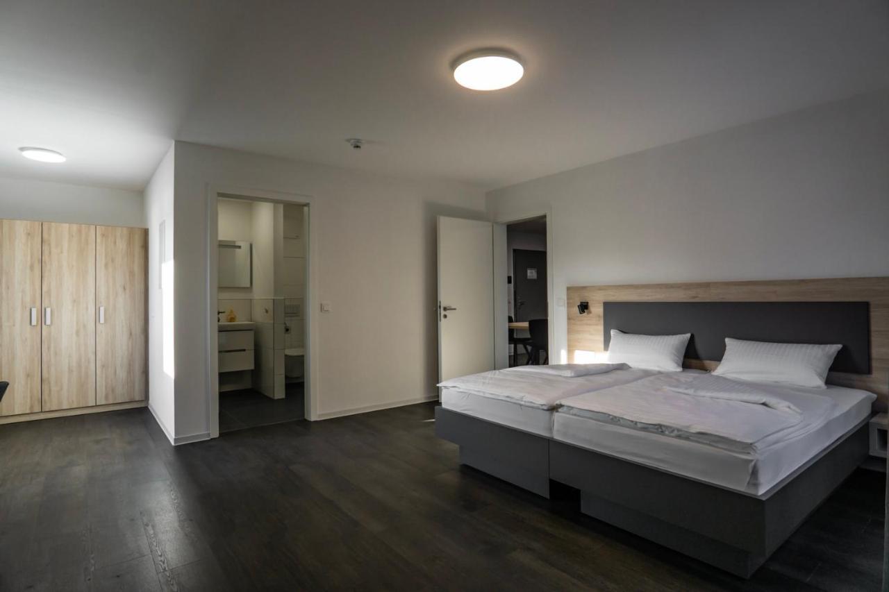 Апарт отель Boardinghouse Karlsdorf-Neuthard Экстерьер фото